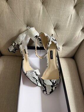 9 West NIB Pruce Sandals Size 11